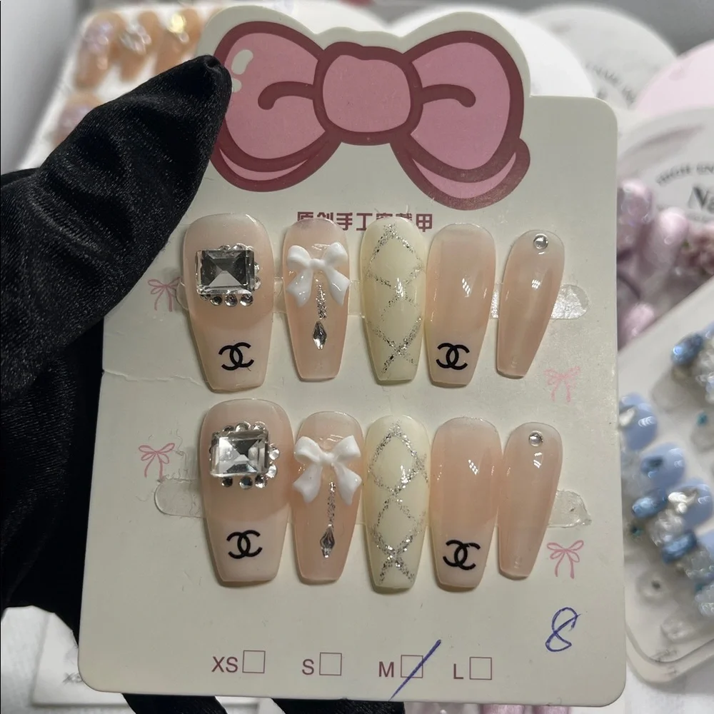 M size custom Chic Nude and Cream Nail Set